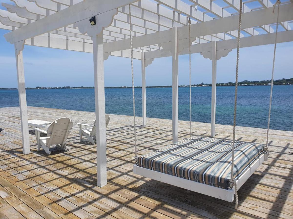 Sea Eye Hotel - Tropical Building Utila Exterior photo